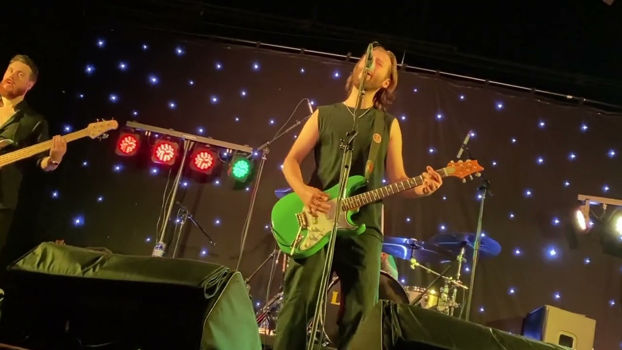 LAURENCE JONES : TONIGHT auf YouTube ansehen LAURENCE JONES : TONIGHT auf YouTube ansehen