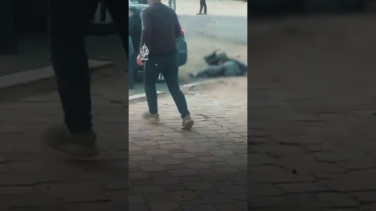 أشـ.ـلاء ومصابون جراء قـصـ.ـف مسيرة إسرائيلية عددا من المواطنين في منطقة قيزان النجار جنوبي خان يونس