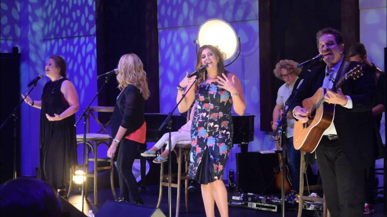 Hillary Scott and Family singing "Beautiful Messes" YouTube