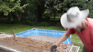 Preparacion de la tierra arcillosa en la cancha