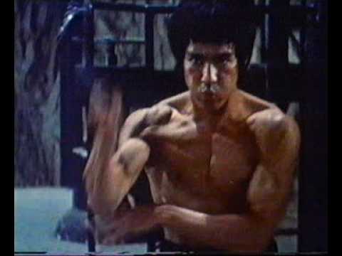 bruce lee fighting with nunchucks