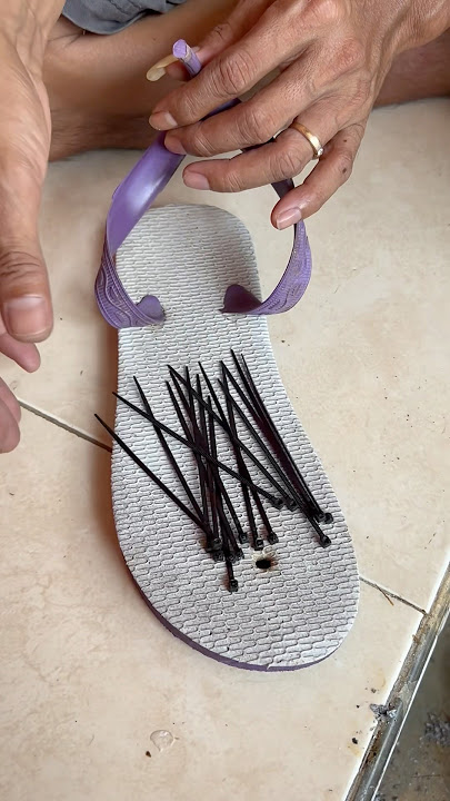 Cara memperbaiki sandal yang putus #diy #karyajangyaya #sandal #news #shorts
