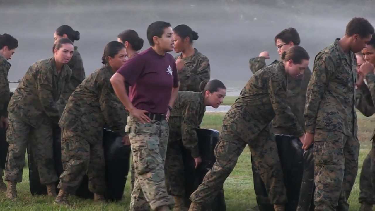 Marine Female Recruits Tackle MCMAP Endurance Course - YouTube