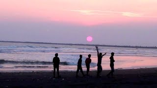 Menikmati Sunset di Pantai Cantik Berpasir Hitam