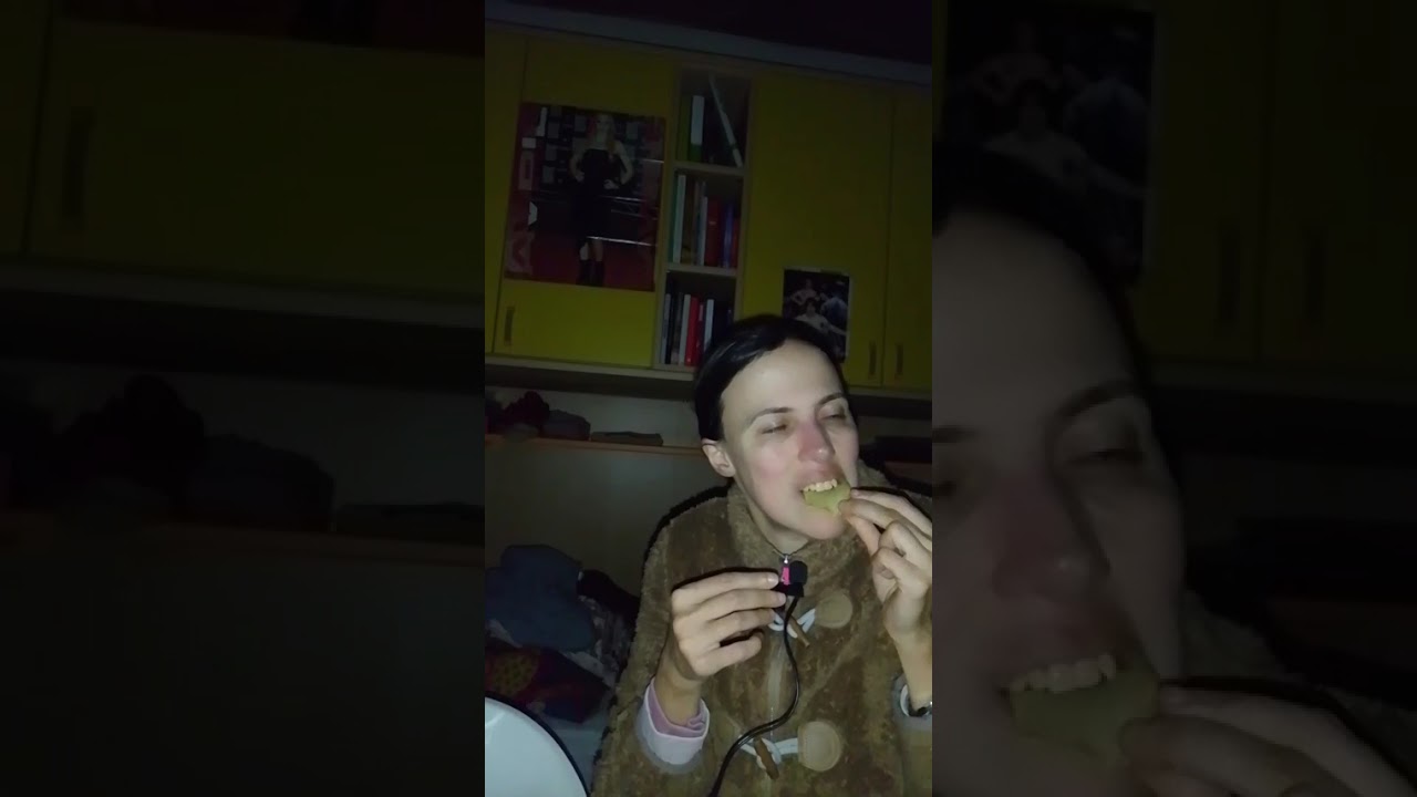 Mangio patatine richiesto asmr ita 