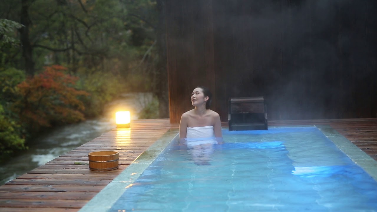 露天風呂に入浴するミドル女性 [8001V000009arc] YouTube