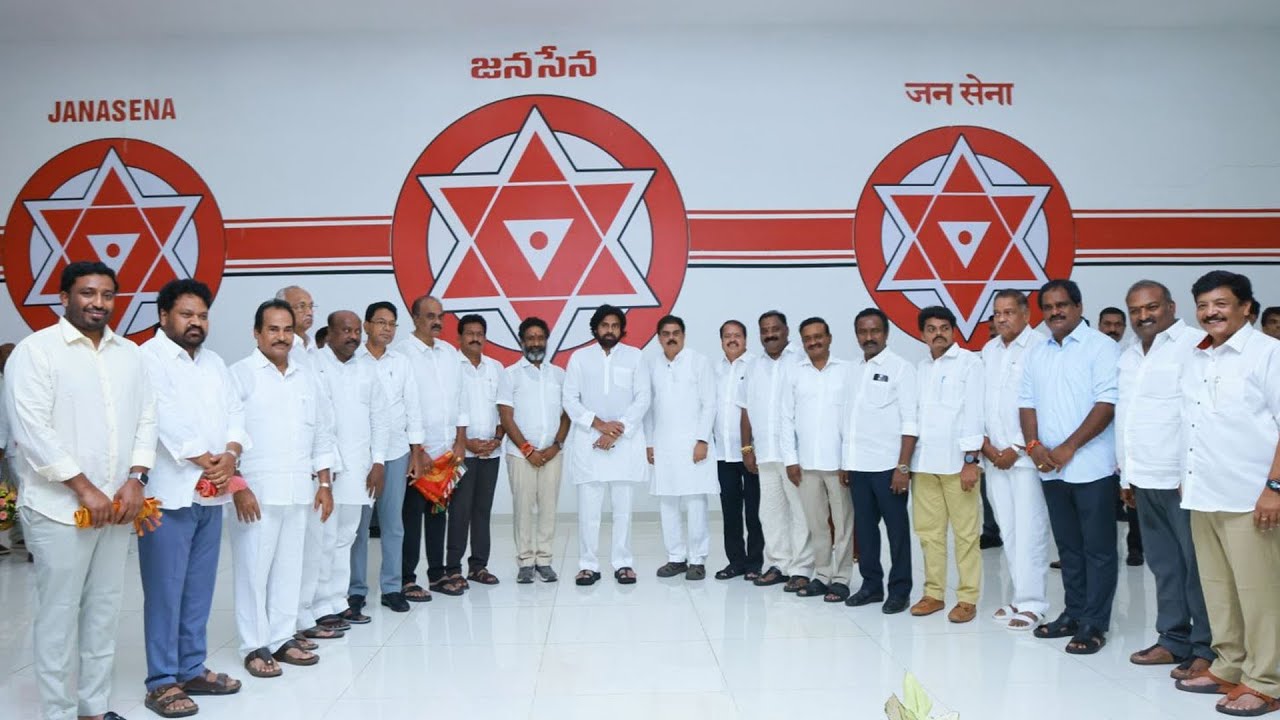 విజేతలతో ఆత్మీయ సమావేశమైన జనసేనాని || JanaSena Party || Pawan Kalyan
