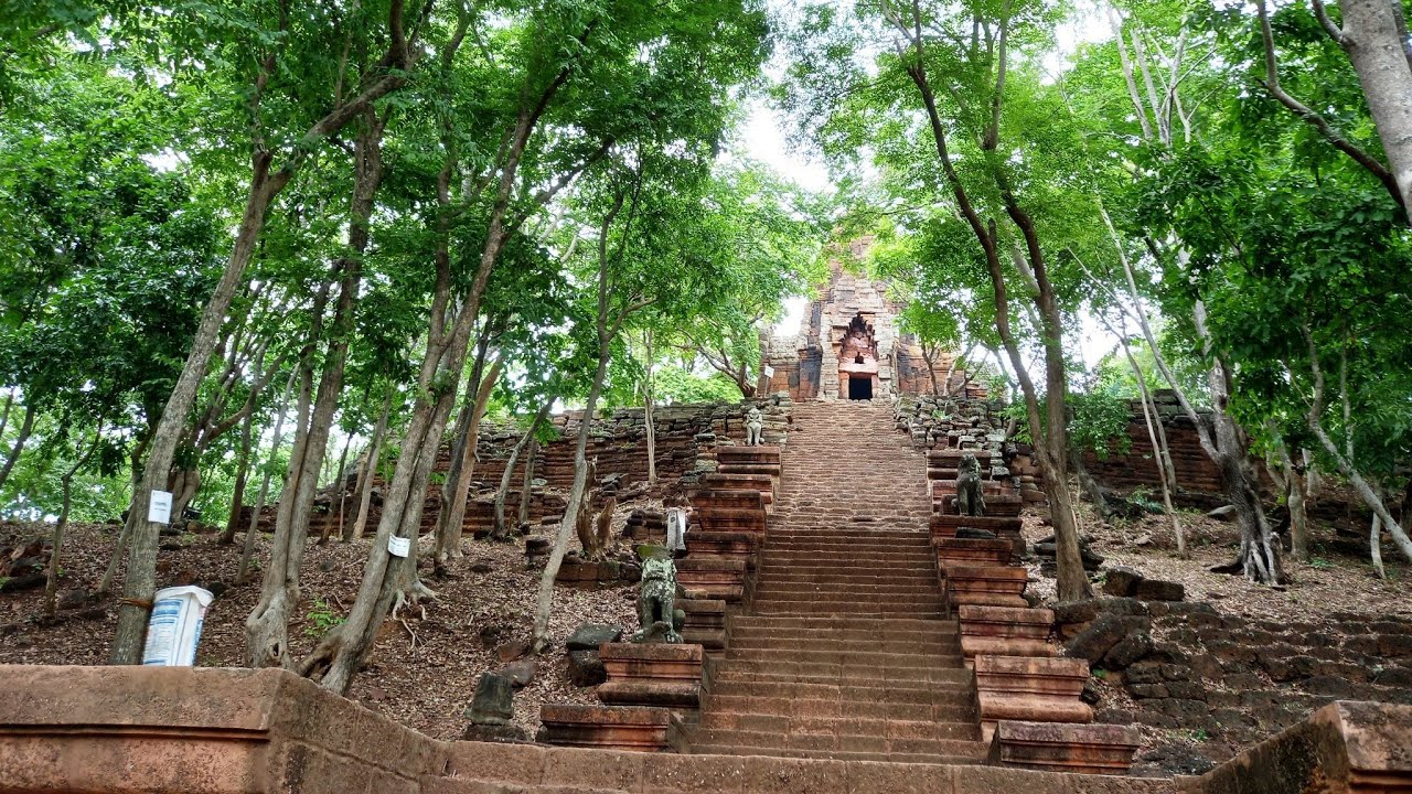 Phnom Banan temple , Prasat Phnom Banon temple , Cambodia Hindu temple , Battambang province