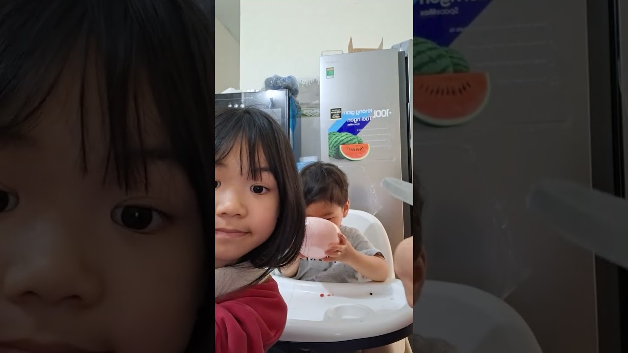 Mời các bạn mukbang Dưa hấu với Dứa 17m