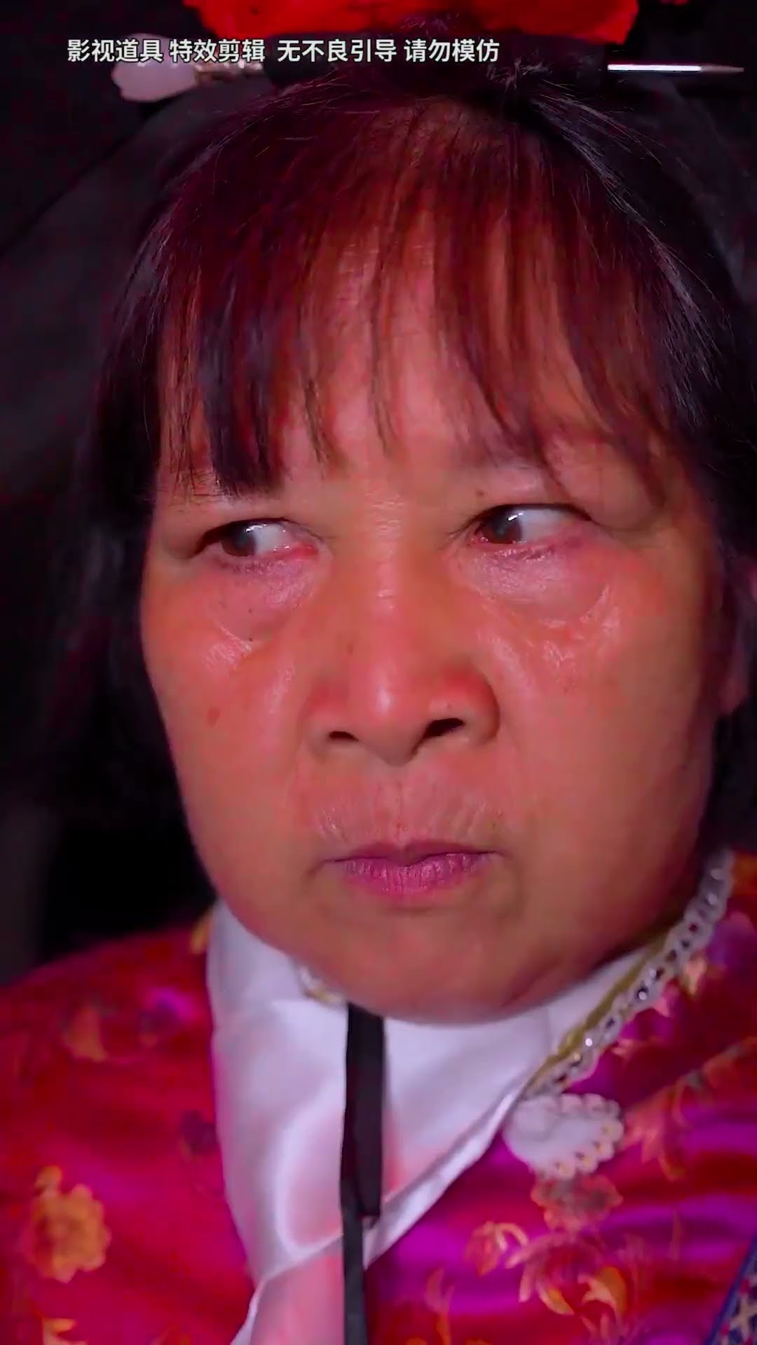 Rong's Mother Climbs The Eaves And Walls To Avoid Obstacles And Catch The Ghost Brother! #Shorts