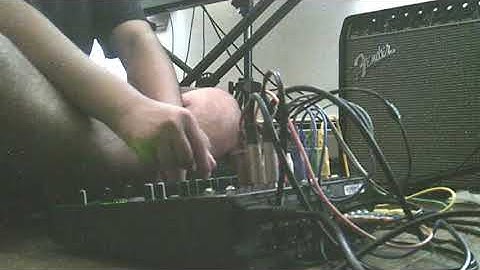 No-Input Mixing Board - Improvisation 1