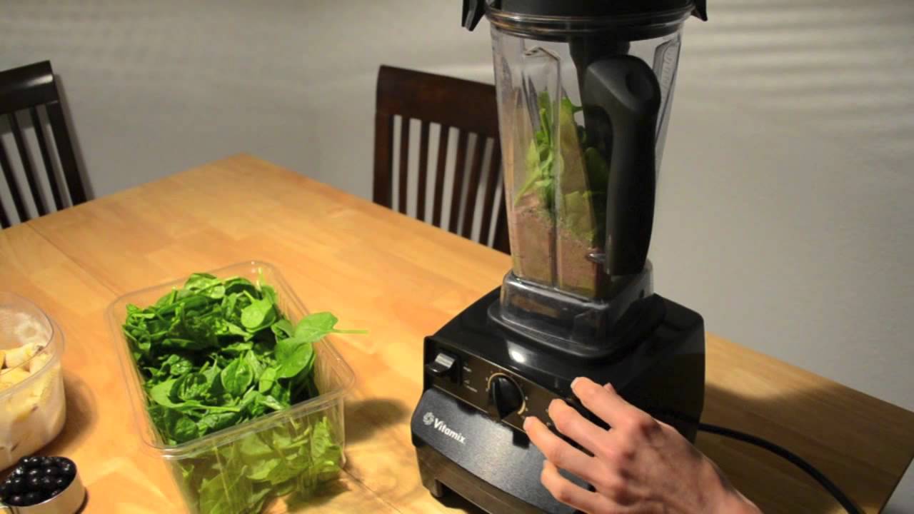 Doesn't Taste "Green" Smoothie (Raw, Vegan)