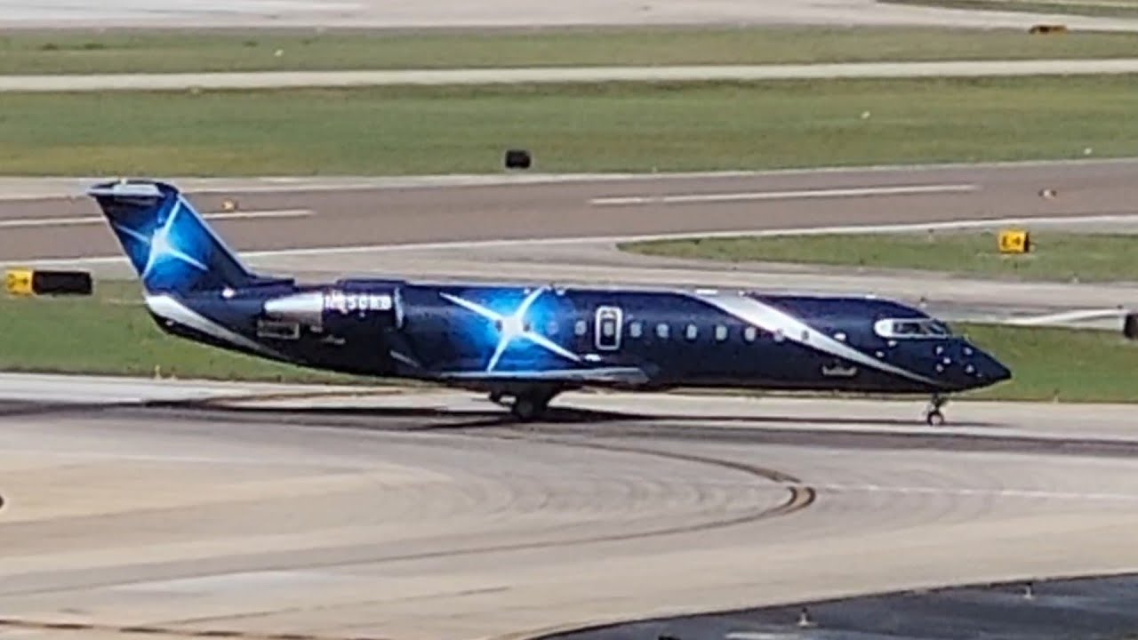 1997 Bombardier CRJ- 200ER ( CL-600-2B19) - N850NB - Arriving at