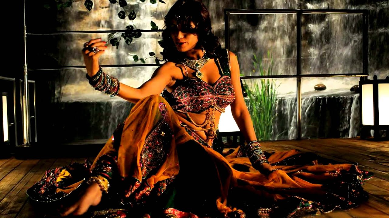 Anchor Udaya Bhanu In Madhumati [HD] - YouTube