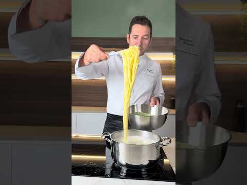 Video Tagliolini al pesto di rucola con tartare di tonno mandorle e limone