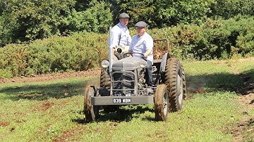 Spreading Manure at Cultra