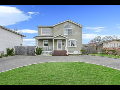 10 Riviera Pkwy, Lindenhurst, NY home video tour