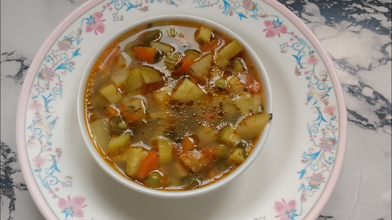 شوربة خضار من  اول تقطيع الخضار الى التسويه الصحيحه