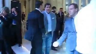 Медведев танцует на встрече выпускников