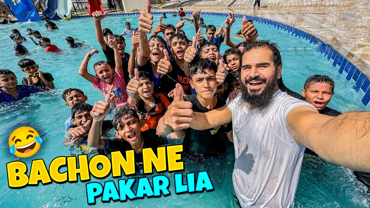 Water park mein bachon ne pakar lia 🌊🛝😂 Iphone gaya pani mein 😳