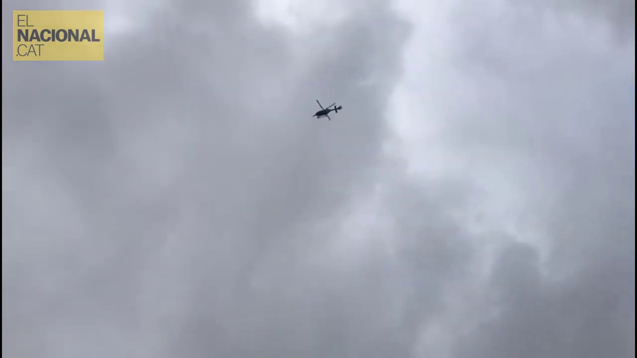 el nacional periodico L'helicopter de la Policia Nacional sobrevola la seu d'Òmnium Cultural