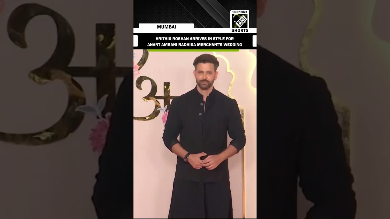 Hrithik Roshan arrives in style for Anant Ambani-Radhika Merchant's wedding  - YouTube