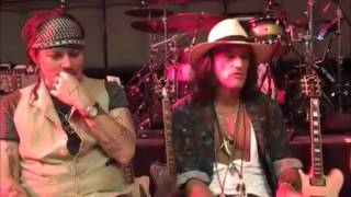 Chat with Hollywood Vampires