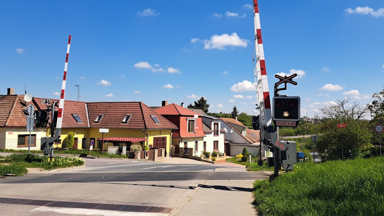 Železniční přejezd Znojmo #1 - 27.4. 2024 (Czech level crossing)