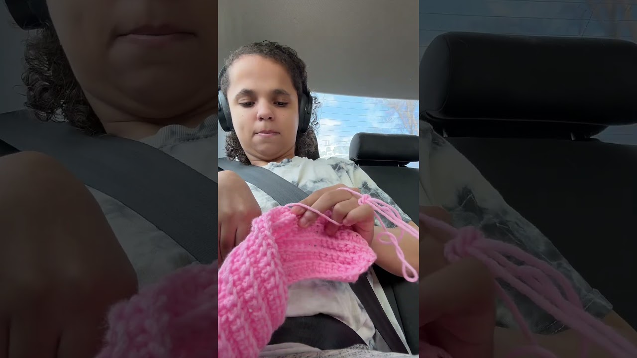 Pink fingerless gloves 🧶#crochetbusiness #cartrip