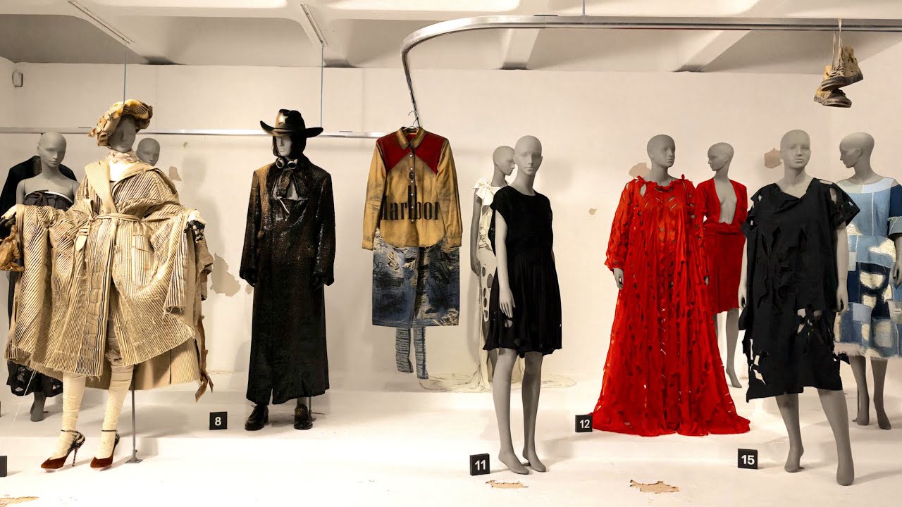 Mi-a plăcut Dirty Looks, expoziția de haine urâte și murdare, în cel mai urât cartier din Londra. 4K