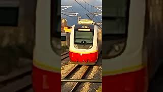 El Tren Haciendo El Cruzamiento Desde La Estación De Pont De Inca Nou De Marratxi De Mallorca.
