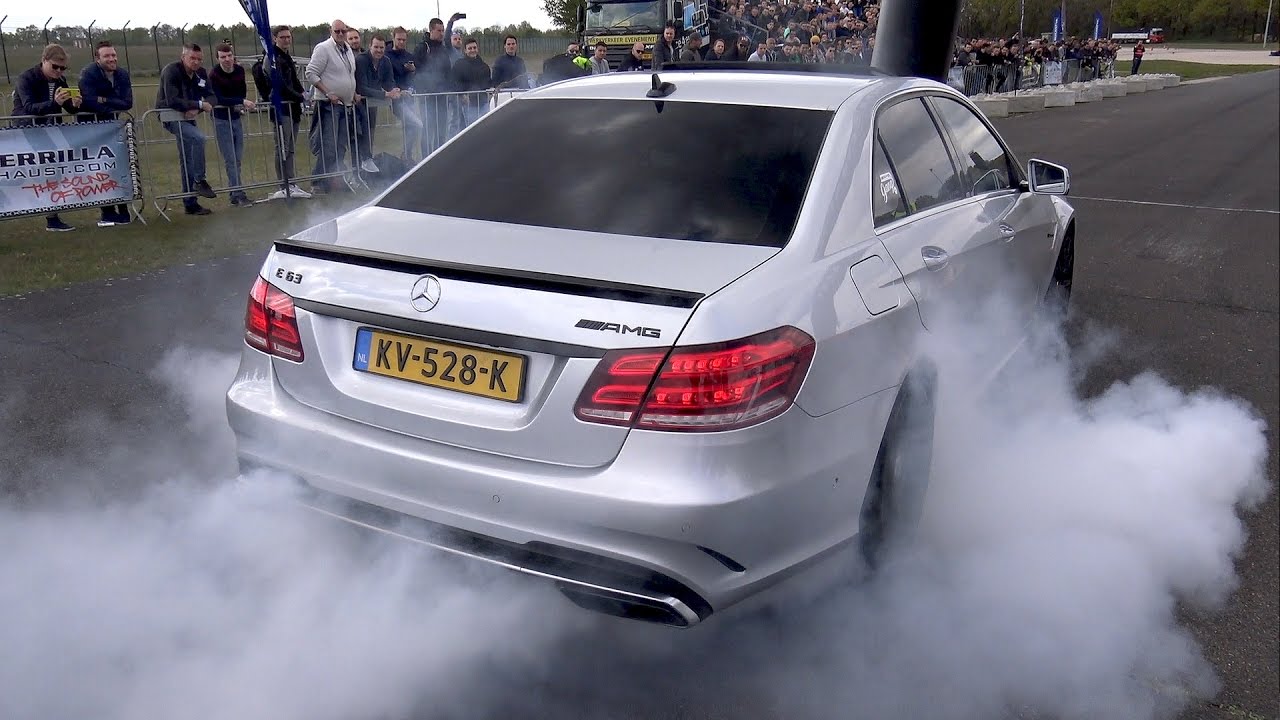 ⁣Mercedes-Benz E63 AMG - BURNOUT, REVS, DRAG RACING!!