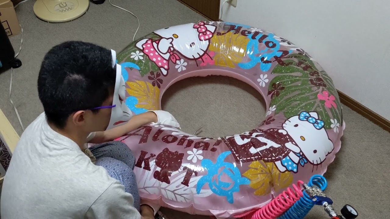 ハローキティ 120cm 浮き輪 膨らまし - YouTube