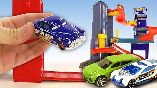 Παίζουμε με Αυτοκίνητα | MCQUEEN, RUST-EZE, HOT WHEELS | Παιχνίδι Πίστα Αυτοκινητόδρομος & Πάρκινγκ