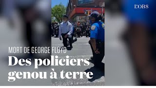Des policiers posent le genou à terre en soutien aux manifestants après la mort de George Floyd
