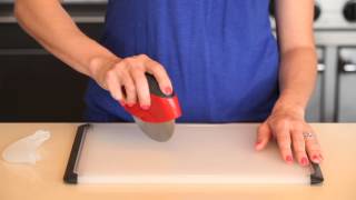 OXO® Clean Cut Pizza Wheel screenshot 4