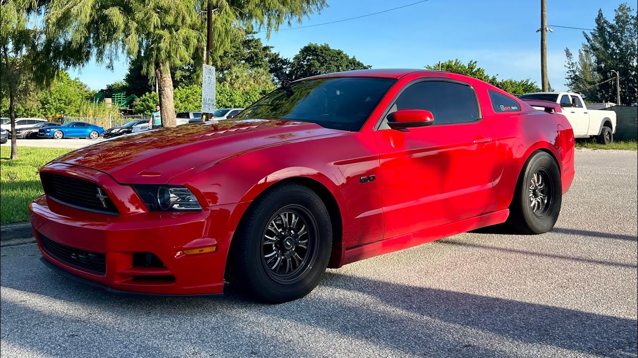 Ford mustang gt 2011 vs ford mustang gt 2014 - YouTube