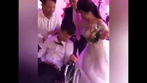 Xúc động đám cưới của hai bạn khuyết tật.