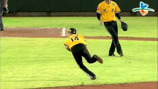 20130802 CPBL 象 VS 猿 6下 王勝偉處理高難度內野滾地球成功讓打者出局