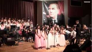 Bak Postaci Geliyor - Çocuk Korosu