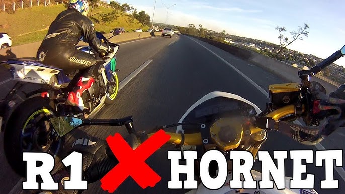 FABINHO DA HORNET - POLICIA DANDO UM GRAU DE MOTO NO MEIO DA RUA