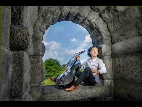 Ian Maksin Brings His One-Man Orchestra to Chicago