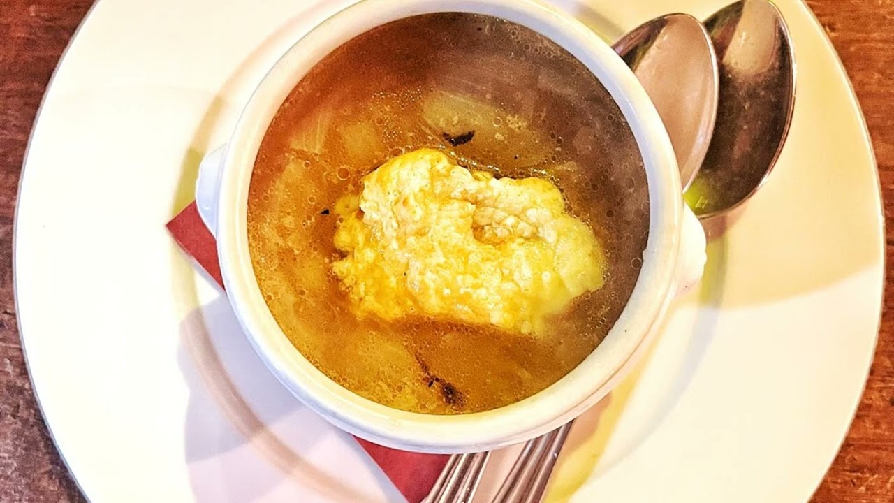 Sacrée Fleur Montmartre | French Restaurant in Paris