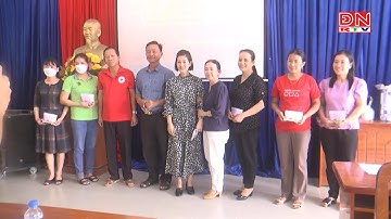 Tặng 20 phần quà cho cán bộ, giáo viên, thân nhân giáo viên mắc bệnh hiểm nghèo