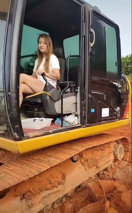 Gadis Cantik Operator Alat Berat || Skill Dewa💋