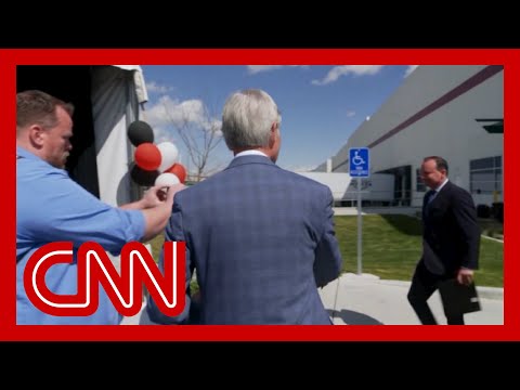CNN reporter tries to ask GOP senator about his election texts. See his response