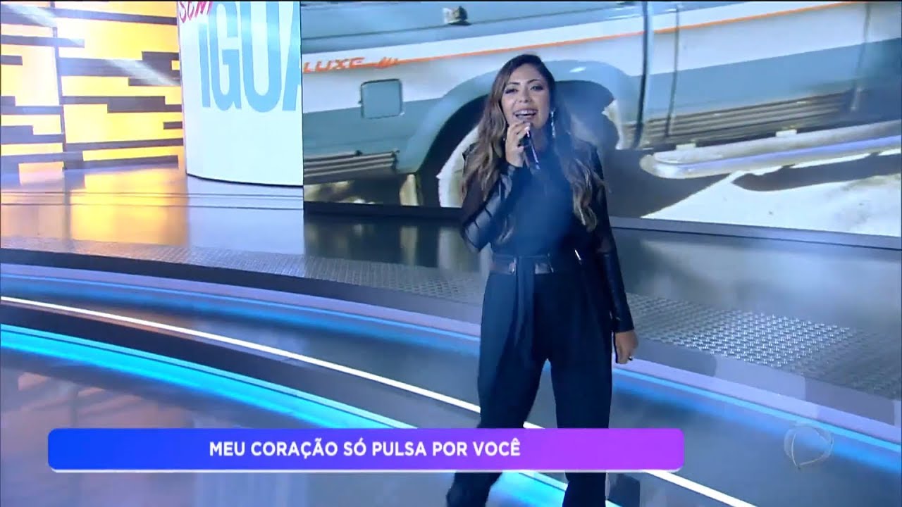 Laiana canta música tema da novela Amor Sem Igual