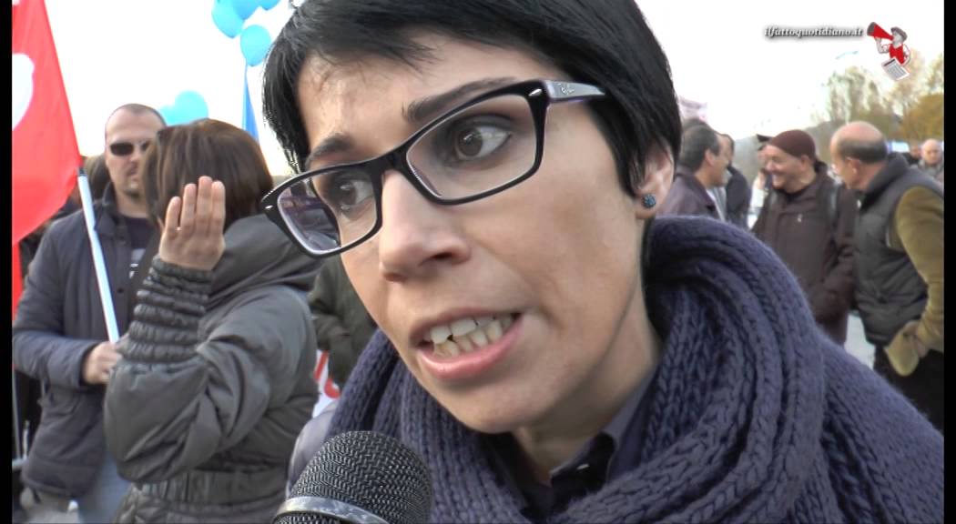 Avellino, Renzi contestato: 