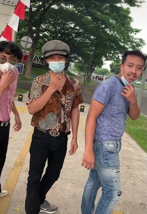 Viral Tiga Pria mirip komedian Warkop DKI Dono Kasino Indro, mirip ngga ya