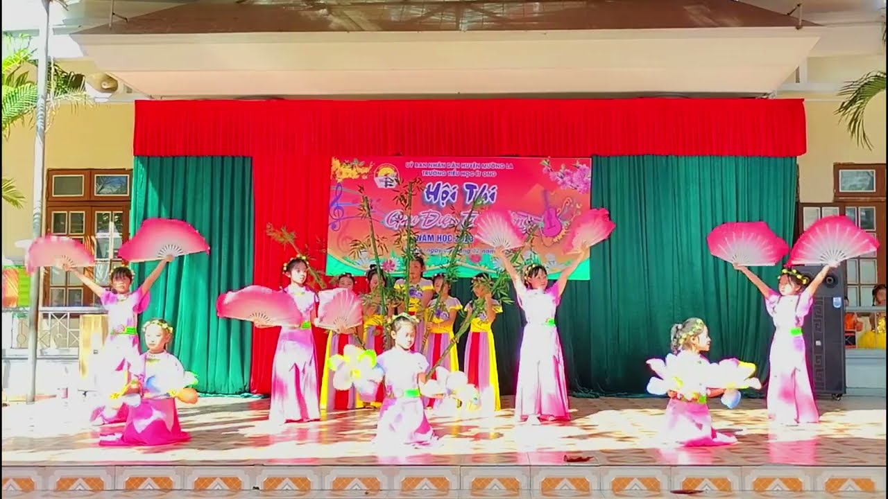 Outline Video Múa Một vòng Việt Nam - Lớp 3A2 - Trường tiểu học Ít Ong #motvongvietnam